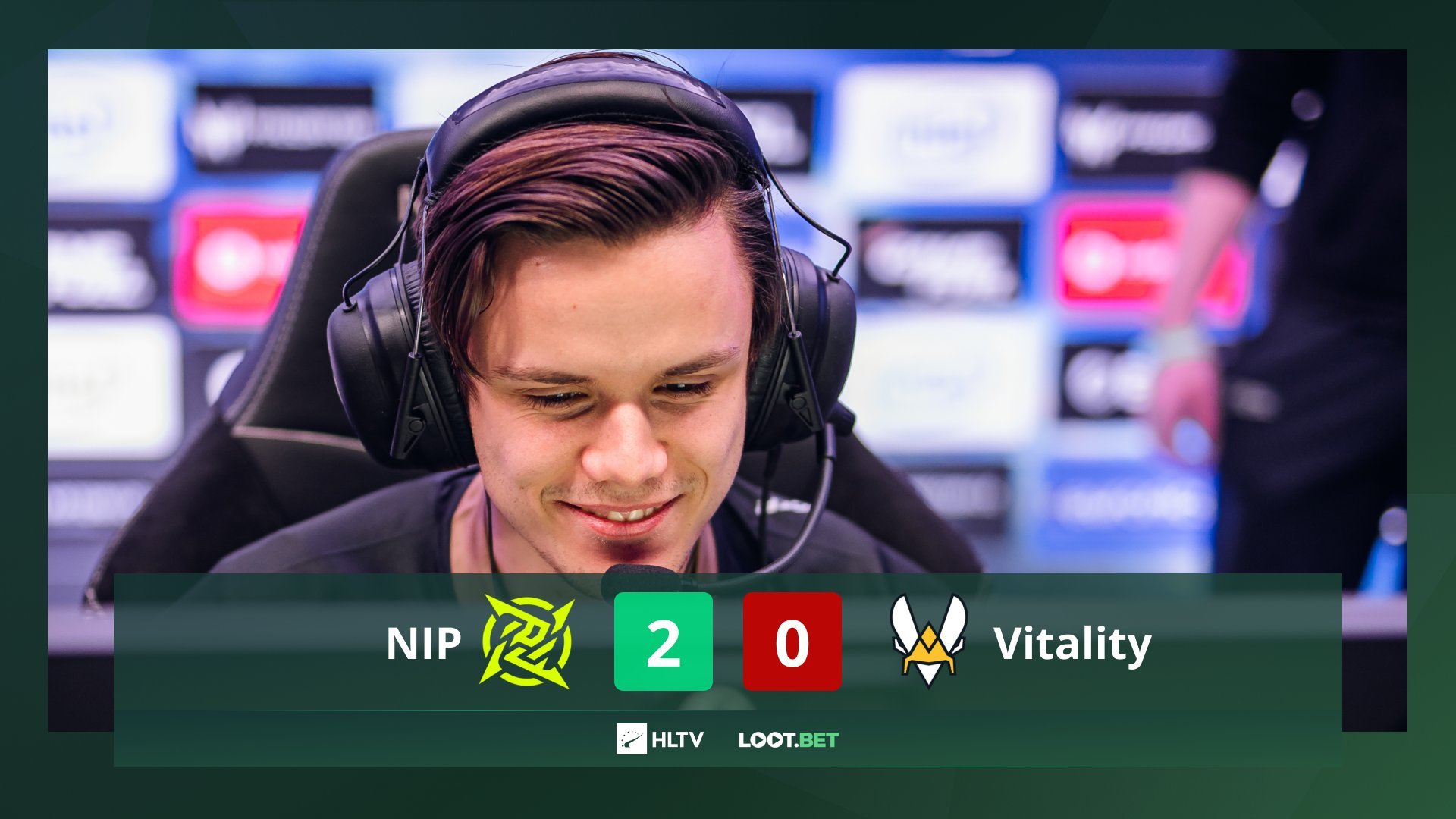 包含雷克雅未克遭逆转，艰难晋级淘汰赛的词条