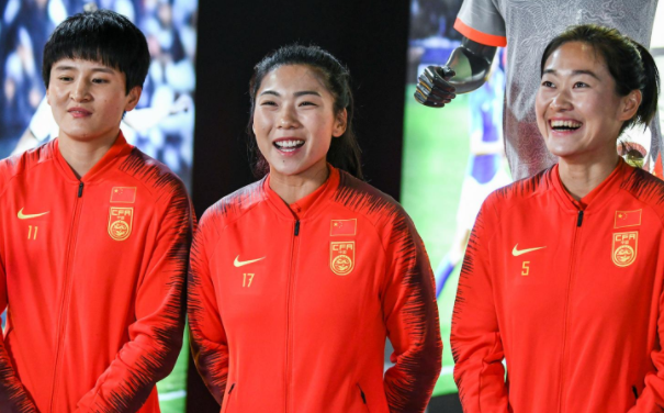 包含北极女足比赛未决之局，全力以赴冲刺冠军的词条