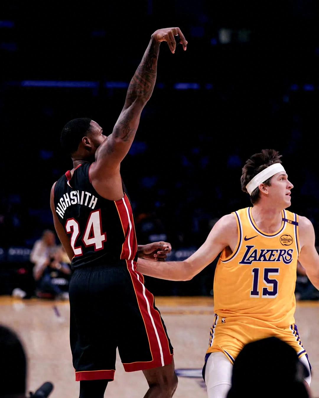 开云体育直播-热火队凭借主场之势，成功击败奇才队