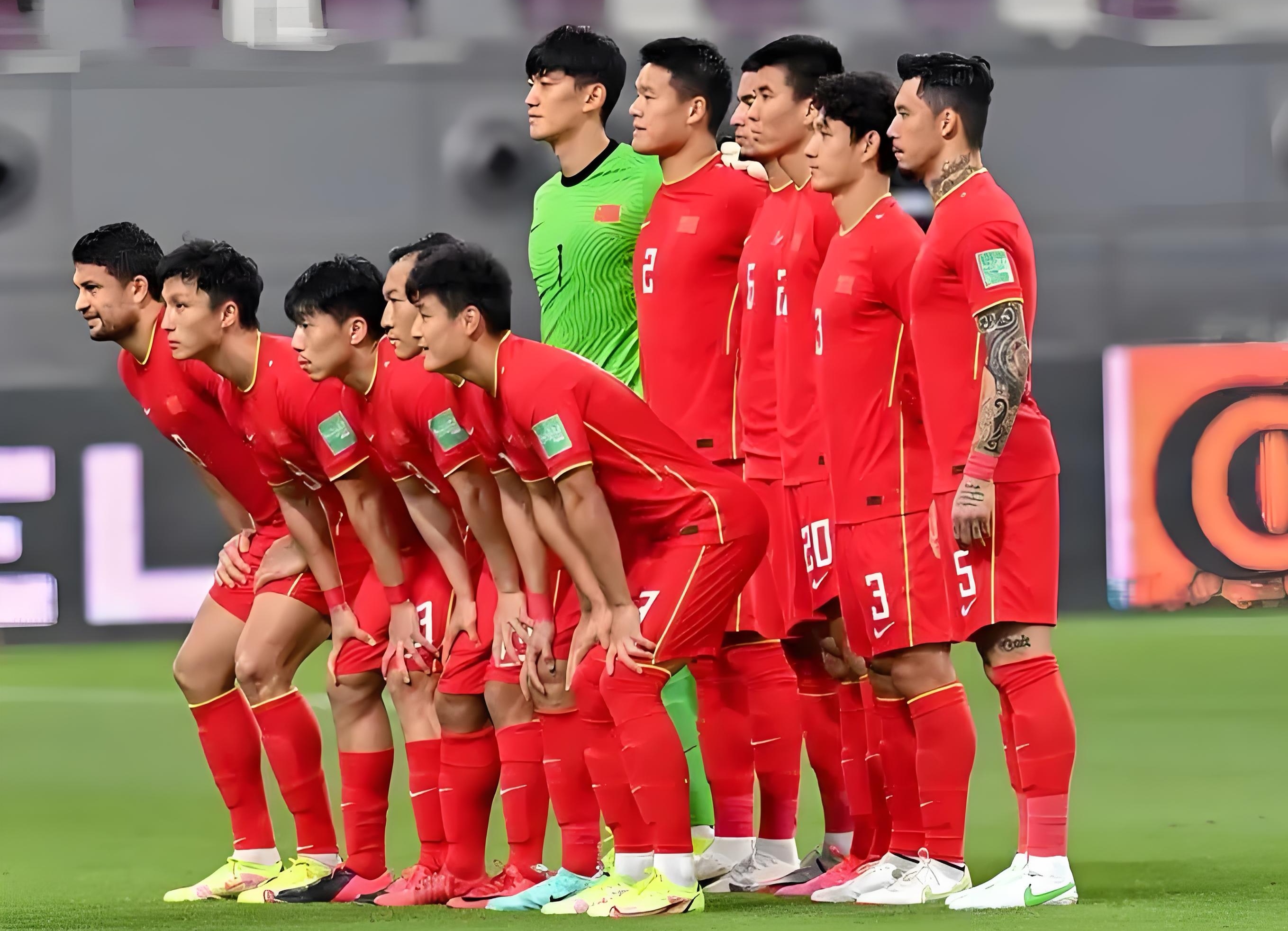 顶尖足球队伍在国内职业联赛中角逐