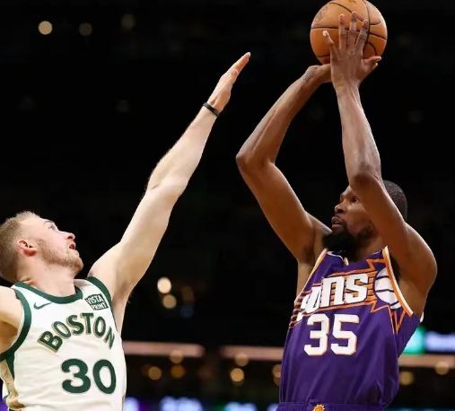 关于快船队客场取胜，领跑西部积分榜的信息