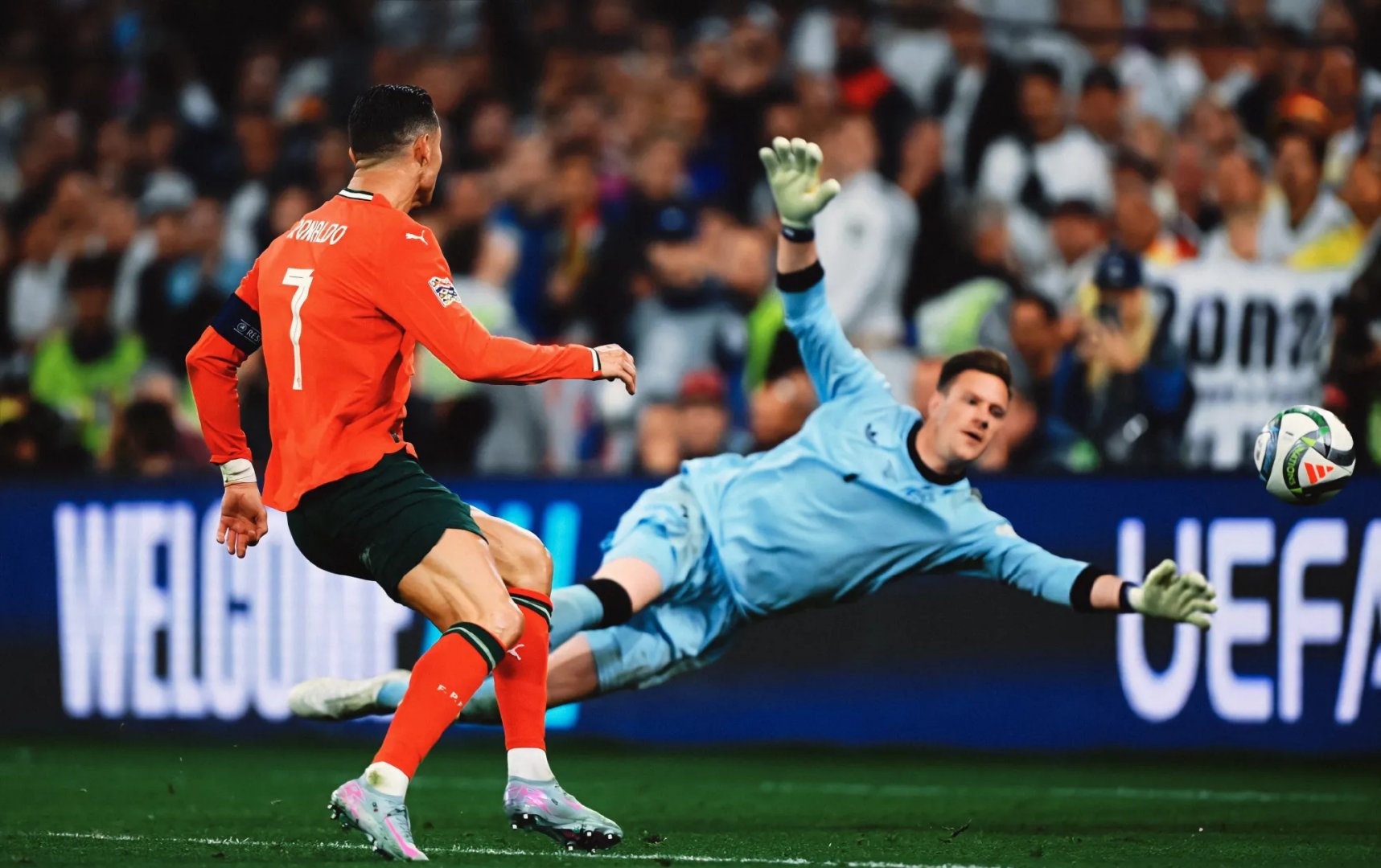 关于尤文图斯力克劲敌，成功晋级重要欧洲比赛的信息