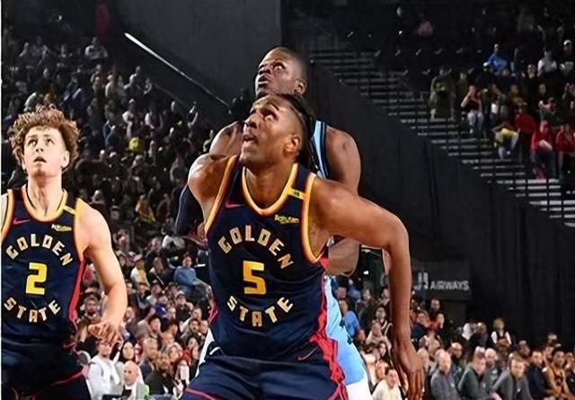 伦纳德的关键时刻绝杀震惊全场 伦纳德的关键时刻绝杀震惊全场